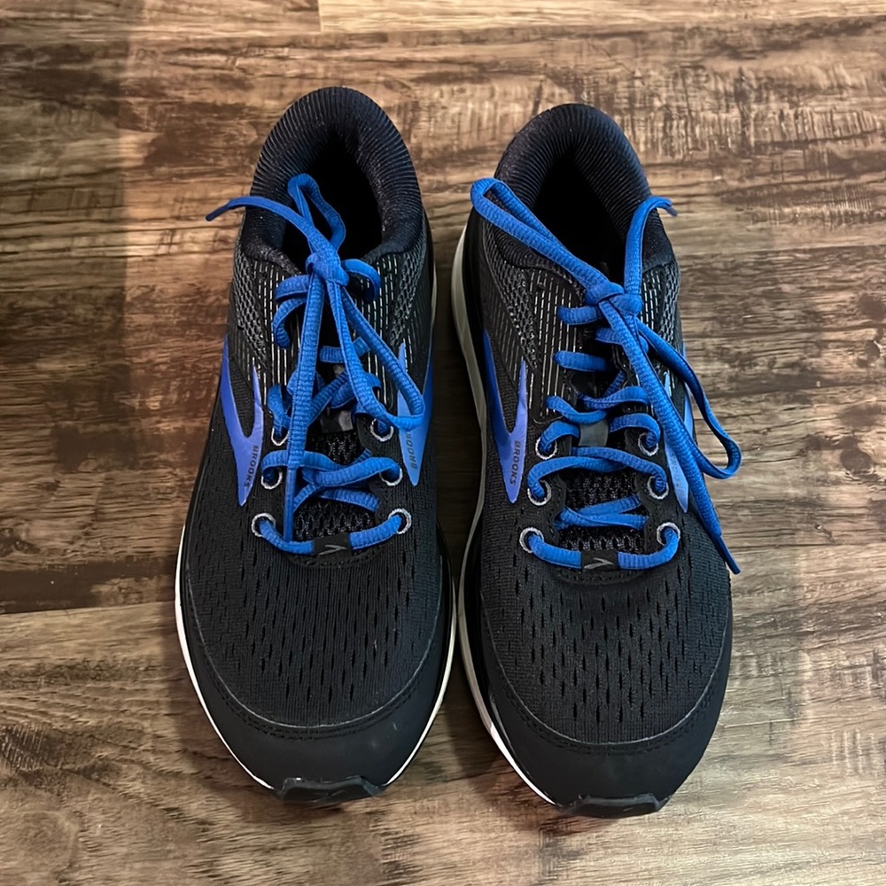 Brooks Mens DYAD 10 running shoes